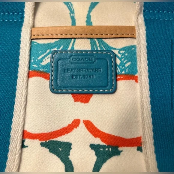 Coach Vintage Hampton Multicolor
Signature Mini Canvas Tote Bag - Picture 3 of 11